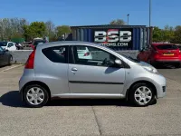 Second-hand Peugeot 107 68 CP (50 kW) 2011 Argintiu Hatchback