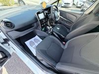 Used Renault Clio IV Iconic 75 HP (55 kW) 2018 White Hatchback