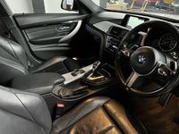 Begagnad BMW 320 M Sport 2017 Vit Kombi