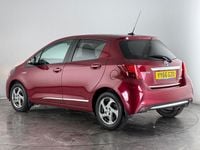 Used Toyota Yaris Hybrid 101 HP (74 kW) 2016 Red Hatchback