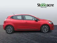 Begagnad Renault Clio V Evolution 143 HK (105 kW) 2023 Röd Halvkombi