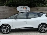 Used Renault Scénic Dynamique 110 HP (80 kW) 2017 White/black MPV
