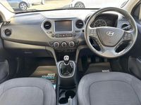 Gebraucht Hyundai i10 67 PS (49 kW) 2020 Weiß Kleinwagen
