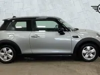Usado Mini Cooper Classic 134 CV (98 kW) 2023 Plateado Utilitario
