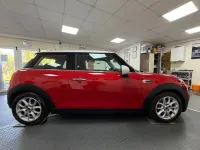 Używany Mini Cooper Hatch 2018 Czerwony Hatchback