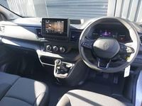New Renault Trafic 2025 Solid  glacier white MPV