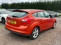 Used Ford Focus Zetec 125 HP (91 kW) 2011 Red Hatchback
