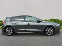 Begagnad Ford Focus ST-Line 2025 Grå Halvkombi