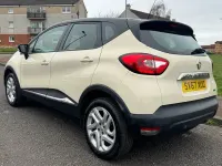 Used Renault Captur Dynamique 90 HP (66 kW) 2017 Cream/black SUV