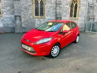 Begagnad Ford Fiesta 2010 Röd Halvkombi