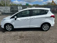 Usado Ford B-MAX Zetec 95 HP (69 kW) 2016 Branco Monovolume