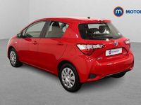 Used Toyota Yaris Hybrid Active 101 HP (74 kW) 2019 Red Hatchback