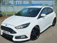 Used Ford Focus ST 250 HP (183 kW) 2016 White Hatchback