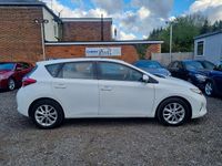 Used Toyota Auris Multidrive S 132 HP (97 kW) 2013 White Hatchback