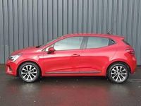 Używany Renault Clio V Iconic 90 KM (66 kW) 2021 Czerwony Hatchback