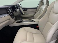 Used Volvo XC60 Momentum 250 HP (183 kW) 2021 SUV