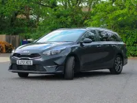 Usado Kia Ceed 2022 Gris Utilitario