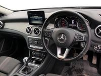 Used Mercedes GLA180 Urban 122 HP (89 kW) 2018 White SUV