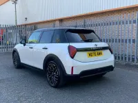 Begagnad Mini Cooper Hatch 113 kW (154 HK) 2025 Vit Halvkombi
