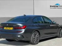 Usado BMW 330e M Sport 292 HP (214 kW) 2022 Cinzento Sedan