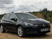 Used Vauxhall Astra Design Edition 105 HP (77 kW) 2016 Black Hatchback