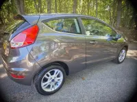 Usado Ford Fiesta Zetec 82 CV (60 kW) 2017 Gris Utilitario