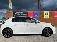 Used Peugeot 208 Allure Premium 100 HP (73 kW) 2020 White Hatchback