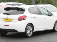 Used Peugeot 208 Allure 2018 White Hatchback