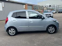 Usado Hyundai i10 Active 85 HP (62 kW) 2012 Prateado Citadino