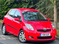 Begagnad Toyota Yaris 2011 Röd Halvkombi