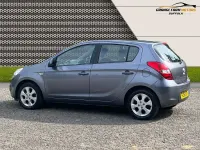 Begagnad Hyundai i20 Comfort 2012 Grå Halvkombi