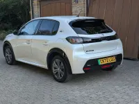 Used Peugeot e-208 Allure Premium 100 kW (136 HP) 2022 White Hatchback