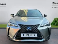 Usado Lexus UX 184 HP (135 kW) 2019 Prateado SUV