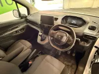 Begagnad Peugeot Partner 131 HK (96 kW) 2023 Vit Minibuss