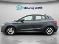 Usado Seat Ibiza SE 80 CV (58 kW) 2023 Gris Utilitario