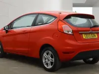 Usado Ford Fiesta Zetec 82 HP (60 kW) 2013 Vermelho Citadino