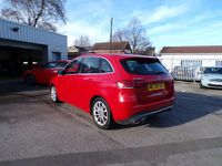 Used Mercedes B200 150 HP (110 kW) 2020 Red MPV