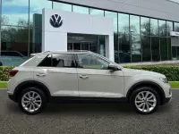 Begagnad VW T-Roc Style 150 HK (110 kW) 2024 Grå SUV