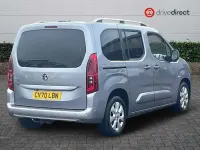Usado Vauxhall Combo S 100 HP (73 kW) 2020 Cinzento Monovolume