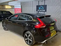 Usado Volvo V40 R-Design 122 CV (89 kW) 2016 Negro Utilitario