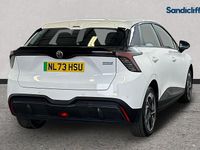 Begagnad MG MG4 EV SE 125 kW (170 HK) 2023 Vit Halvkombi