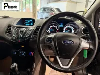 Usado Ford Fiesta Zetec 75 CV (55 kW) 2015 Negro Utilitario
