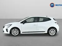 Used Renault Clio Evolution 90 HP (66 kW) 2024 White Hatchback