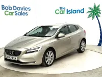 Used Volvo V40 Inscription 120 HP (88 kW) 2017 Gold Hatchback