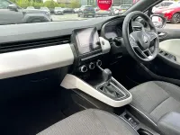 Used Renault Clio Techno 145 HP (106 kW) 2022 White Hatchback