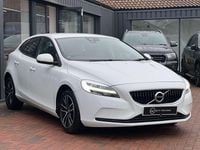 Used Volvo V40 Momentum 122 HP (89 kW) 2018 White Hatchback