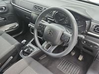 Używany Citroën C3 PureTech 83 KM (61 kW) 2023 Biały Hatchback