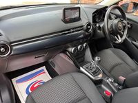 Begagnad Mazda 2 2017 Röd Halvkombi