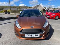 Used Ford Fiesta Titanium 125 HP (91 kW) 2013 Yellow Hatchback