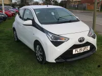 Gebraucht Toyota Aygo X-play 72 PS (52 kW) 2019 Weiß Kleinwagen